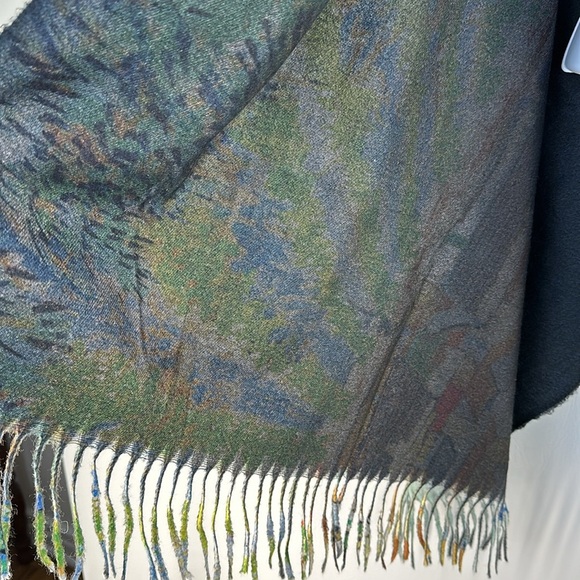 Beautiful Italian Cashmere Wrap Scarf - Picture 4 of 8